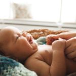 Що робити, якщо у новонародженого лущиться шкіра на тілі, руках і ногах