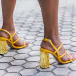 Чому шкіра на ступнях лущиться і облазить