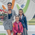 Раділа соцвиплаті в 10 тисяч рублів бородіна прийшла на шкільну лінійку в костюмі balmain