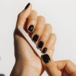 Інгредієнт гелевого лаку для нігтів, заборонений в Європі, все ще продається в США.