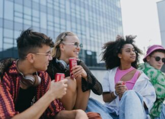 Припиніть клеймити молодих людей як «проблемне покоління» – вони заслуговують на краще