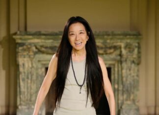 Vera Wang – зображення впевненості та позачасового стилю в нових фотографіях купальників