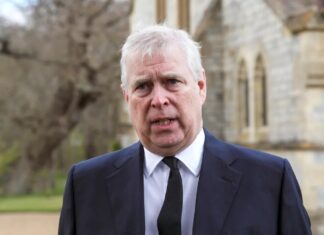 Принц Ендрю продовжує вести розкішний спосіб життя, незважаючи на скандали