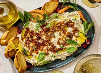 Aufgeschlagener Ricotta mit karamellisierten Schalotten: Eine beliebte Vorspeise