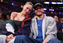 Пит Дэвидсон и Эльси Хьюитт приветствуют дочь, названную в честь его покойного отца