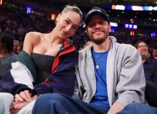 Піт Девідсон і Елсі Хьюітт вітають дочку, названу на честь його покійного батька