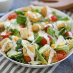 Klasyczna sałatka domowej roboty: przepis o uniwersalnym zastosowaniu