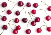 10 найкращих продуктів, які допоможуть вам краще спати, на думку дієтологів