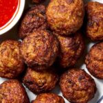 Забудьте про духовку: напрочуд простий спосіб приготувати ідеальні фрикадельки