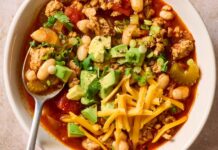 Чилі з куркою Буффало: крильця зустрічаються із затишною їжею