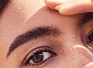 Vollere Augenbrauen: Ein von Dermatologen unterstützter Leitfaden