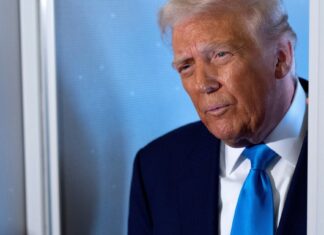 Navigieren in extremistischen Überzeugungen: Wie man mit Familie und Freunden spricht, die in ideologischen Blasen gefangen sind