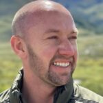 Я провів 32 роки, вірячи, що я чоловік. Потім шокуючий телефонний дзвінок вибухнув усе, що я знав.