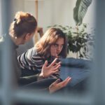 Гормональный «идеальный шторм»: как пережить менопаузу и подростковый возраст под одной крышей