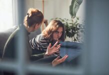 Гормональный «идеальный шторм»: как пережить менопаузу и подростковый возраст под одной крышей