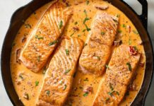 Лосось «Виходь за мене»: вишукана варіація вірусного хіта в одній сковороді