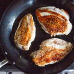 Краще з двох світів: Огляд сковороди з вуглецевої сталі, приправленої Made In