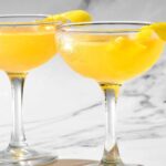 Медова Бджола: Простий Рецепт Сонячного Напою у Склянці