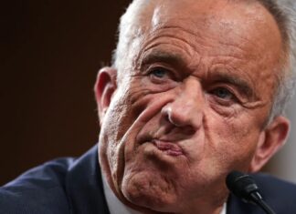 RFK Jr. скасував заборону на солярії. Підлітки платять за це ціну