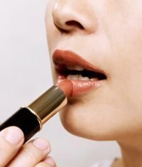 Pourquoi votre rouge à lèvres a besoin d’un SPF : la vérité sur le risque de cancer de la peau des lèvres