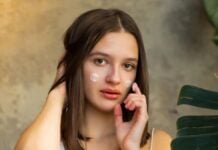 Як визначити свій тип шкіри та вибрати правильну домашню маску для обличчя для ваших конкретних потреб