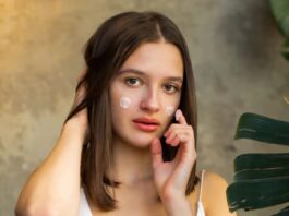 Як визначити свій тип шкіри та вибрати правильну домашню маску для обличчя для ваших конкретних потреб