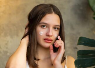 Як визначити свій тип шкіри та вибрати правильну домашню маску для обличчя для ваших конкретних потреб