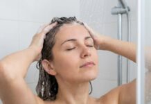 Чому розчісування мокрої шкіри може зашкодити здоров’ю волосся
